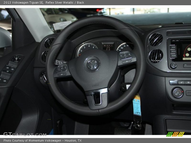 Reflex Silver Metallic / Black 2013 Volkswagen Tiguan SE