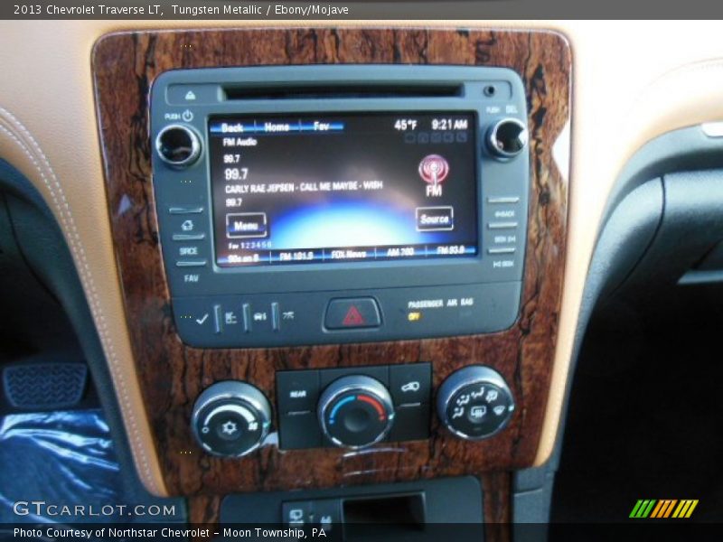 Tungsten Metallic / Ebony/Mojave 2013 Chevrolet Traverse LT