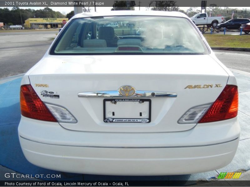 Diamond White Pearl / Taupe 2001 Toyota Avalon XL