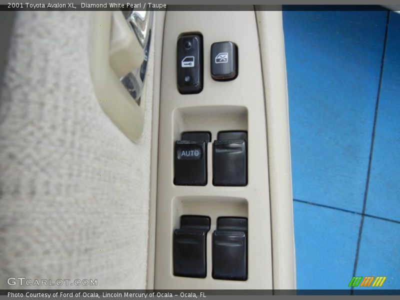 Diamond White Pearl / Taupe 2001 Toyota Avalon XL