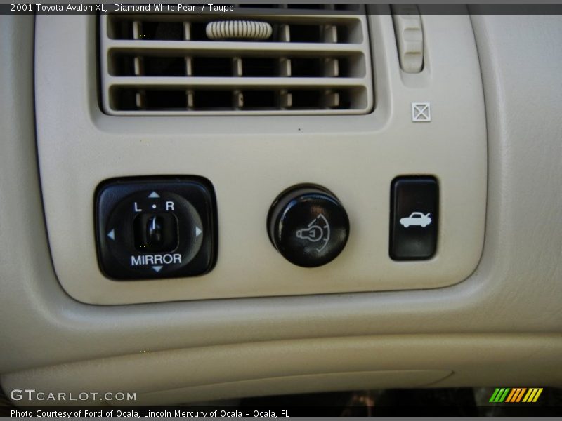 Diamond White Pearl / Taupe 2001 Toyota Avalon XL