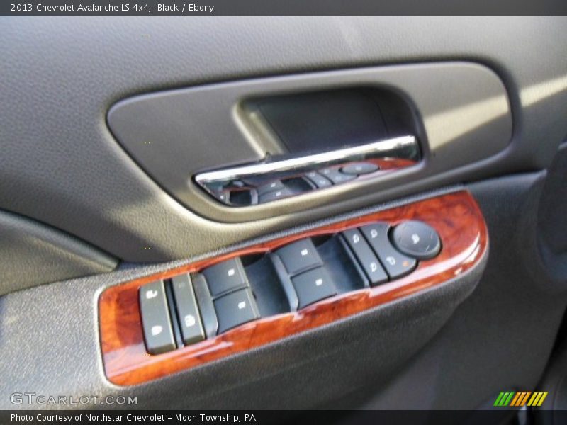 Black / Ebony 2013 Chevrolet Avalanche LS 4x4