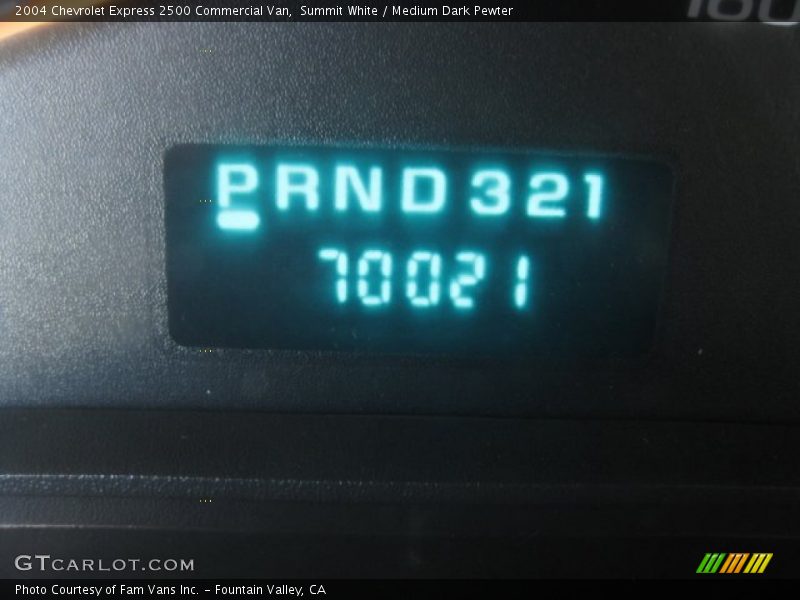 Summit White / Medium Dark Pewter 2004 Chevrolet Express 2500 Commercial Van
