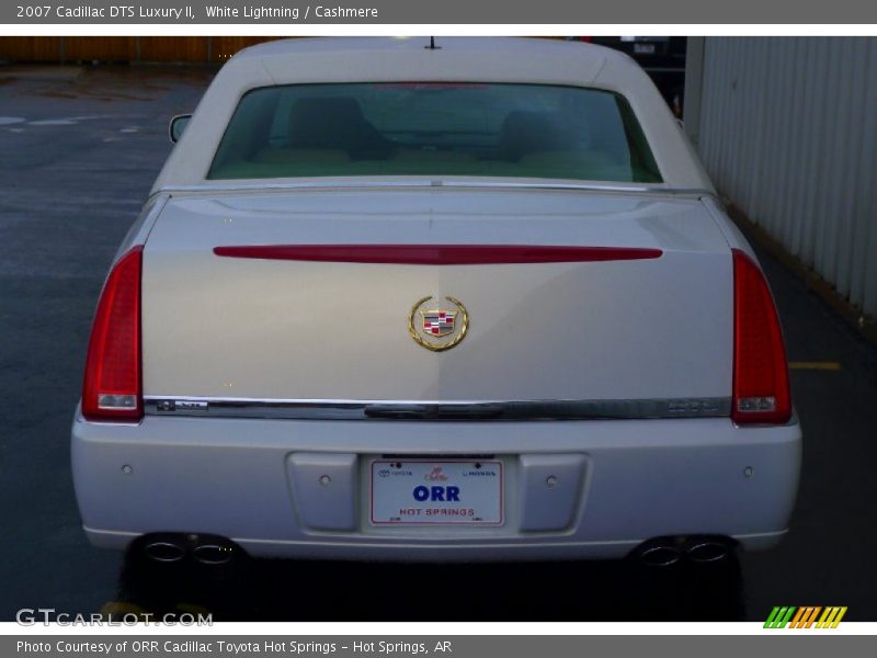 White Lightning / Cashmere 2007 Cadillac DTS Luxury II