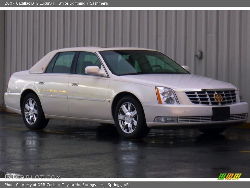 White Lightning / Cashmere 2007 Cadillac DTS Luxury II