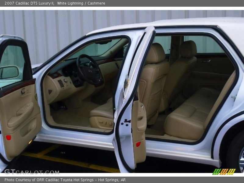 White Lightning / Cashmere 2007 Cadillac DTS Luxury II
