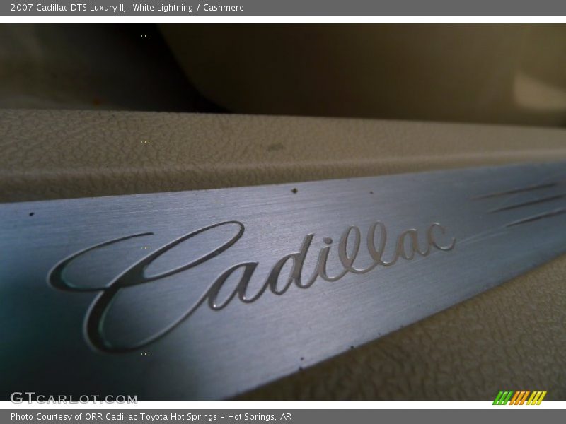 White Lightning / Cashmere 2007 Cadillac DTS Luxury II