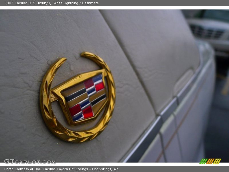 White Lightning / Cashmere 2007 Cadillac DTS Luxury II