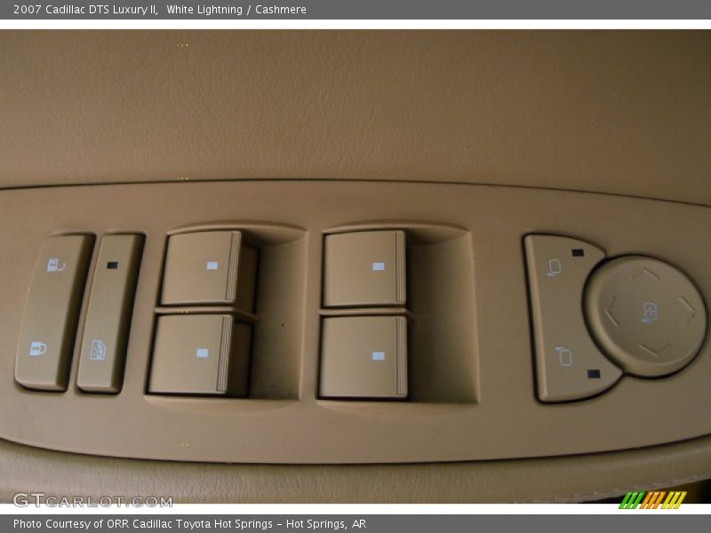 White Lightning / Cashmere 2007 Cadillac DTS Luxury II