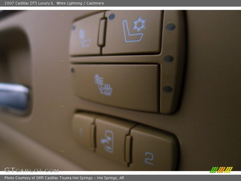 White Lightning / Cashmere 2007 Cadillac DTS Luxury II