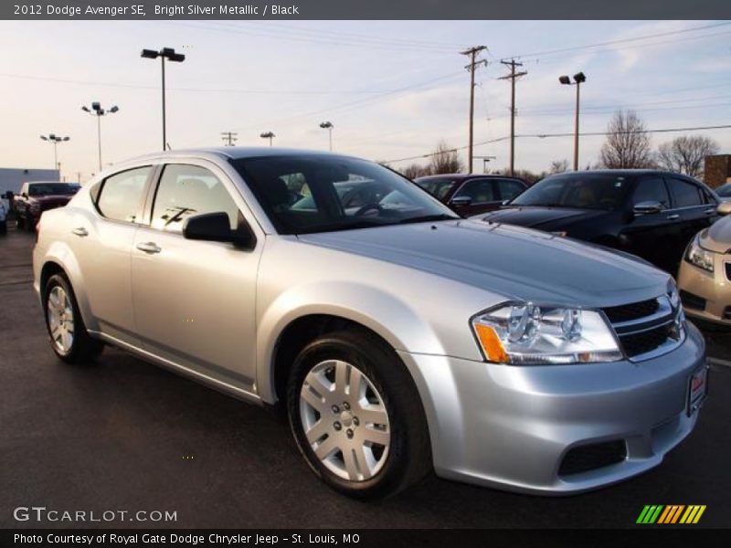 Front 3/4 View of 2012 Avenger SE