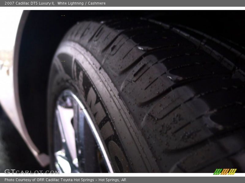 White Lightning / Cashmere 2007 Cadillac DTS Luxury II