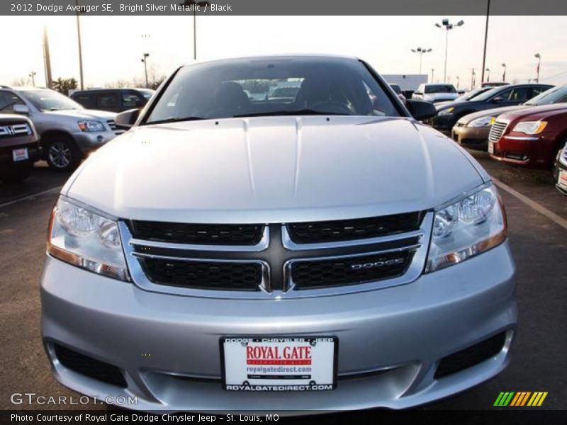 Bright Silver Metallic / Black 2012 Dodge Avenger SE