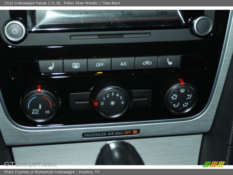 Reflex Silver Metallic / Titan Black 2013 Volkswagen Passat 2.5L SE