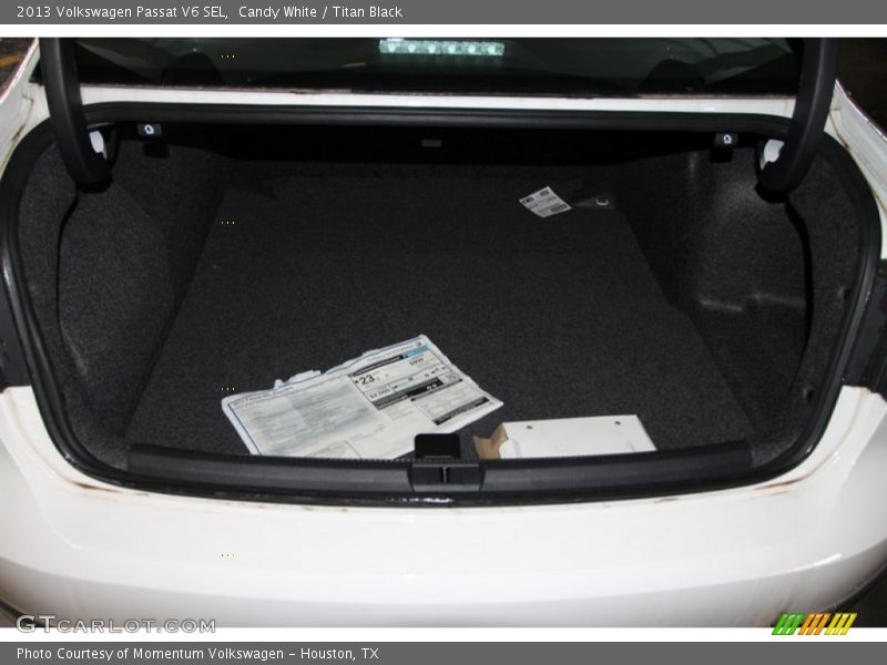 Candy White / Titan Black 2013 Volkswagen Passat V6 SEL