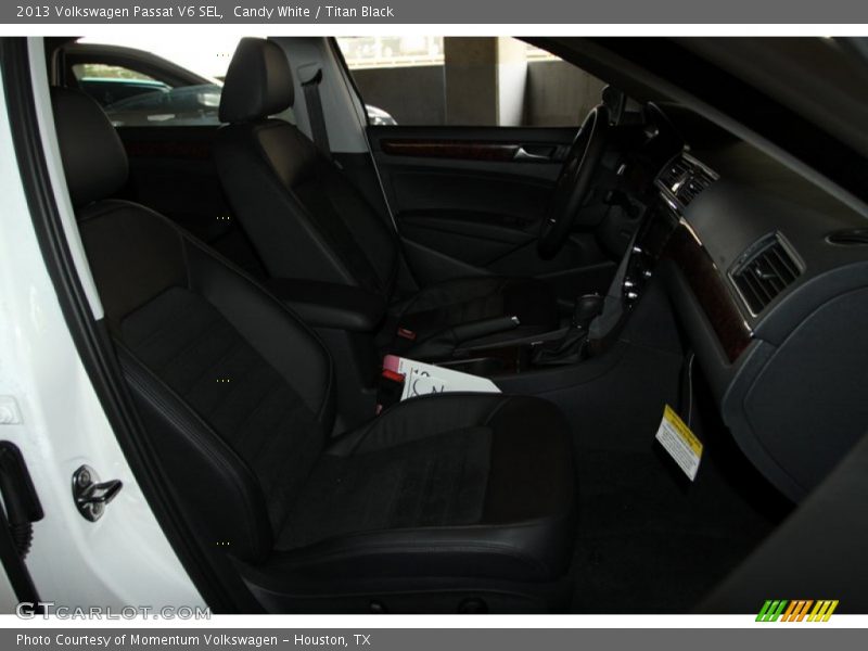 Candy White / Titan Black 2013 Volkswagen Passat V6 SEL