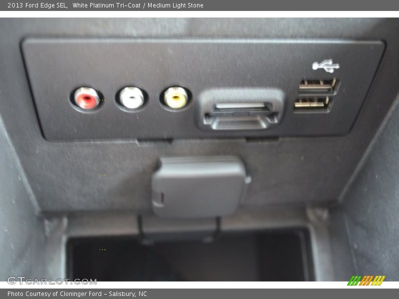 White Platinum Tri-Coat / Medium Light Stone 2013 Ford Edge SEL