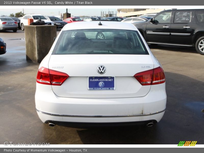 Candy White / Titan Black 2013 Volkswagen Passat V6 SEL