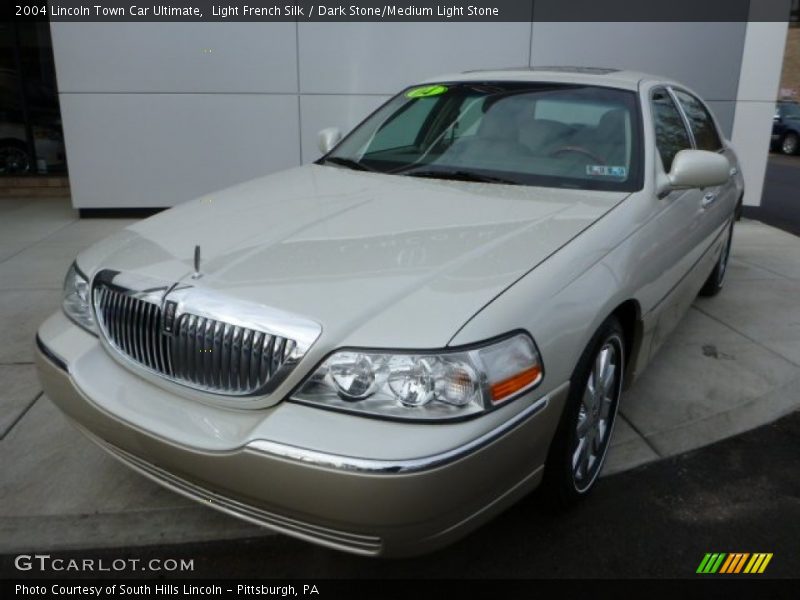 Light French Silk / Dark Stone/Medium Light Stone 2004 Lincoln Town Car Ultimate