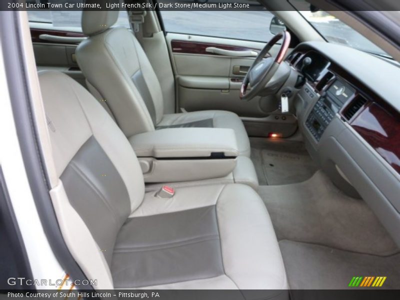 Front Seat of 2004 Town Car Ultimate