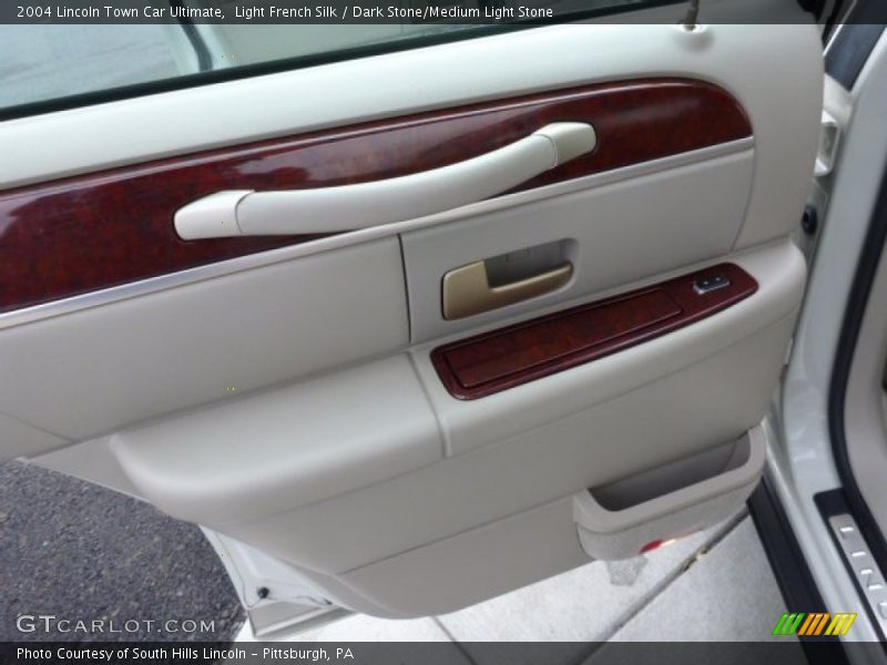 Light French Silk / Dark Stone/Medium Light Stone 2004 Lincoln Town Car Ultimate