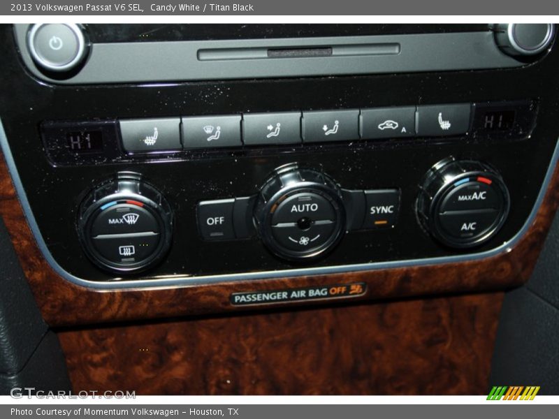 Candy White / Titan Black 2013 Volkswagen Passat V6 SEL