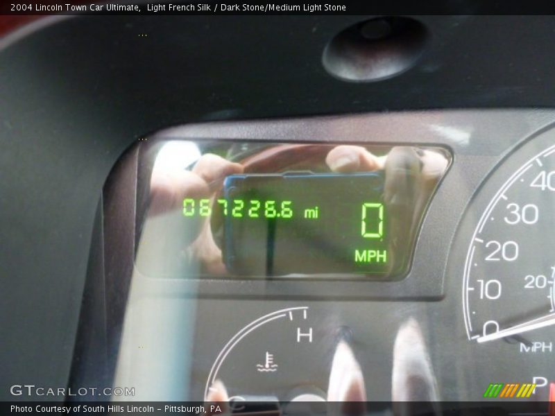 Light French Silk / Dark Stone/Medium Light Stone 2004 Lincoln Town Car Ultimate