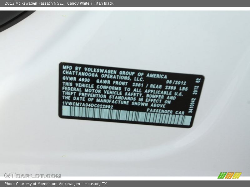 Candy White / Titan Black 2013 Volkswagen Passat V6 SEL