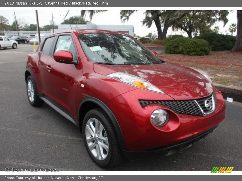 Front 3/4 View of 2013 Juke SV