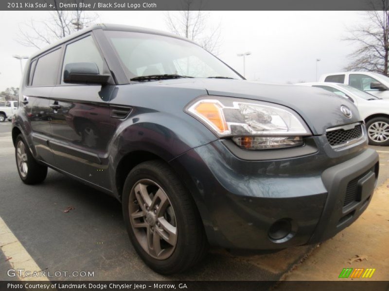 Front 3/4 View of 2011 Soul +