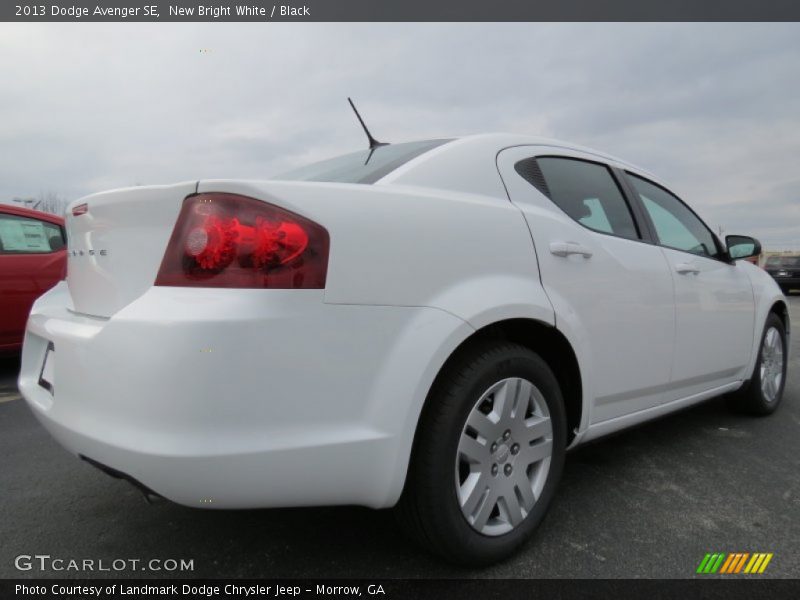 New Bright White / Black 2013 Dodge Avenger SE