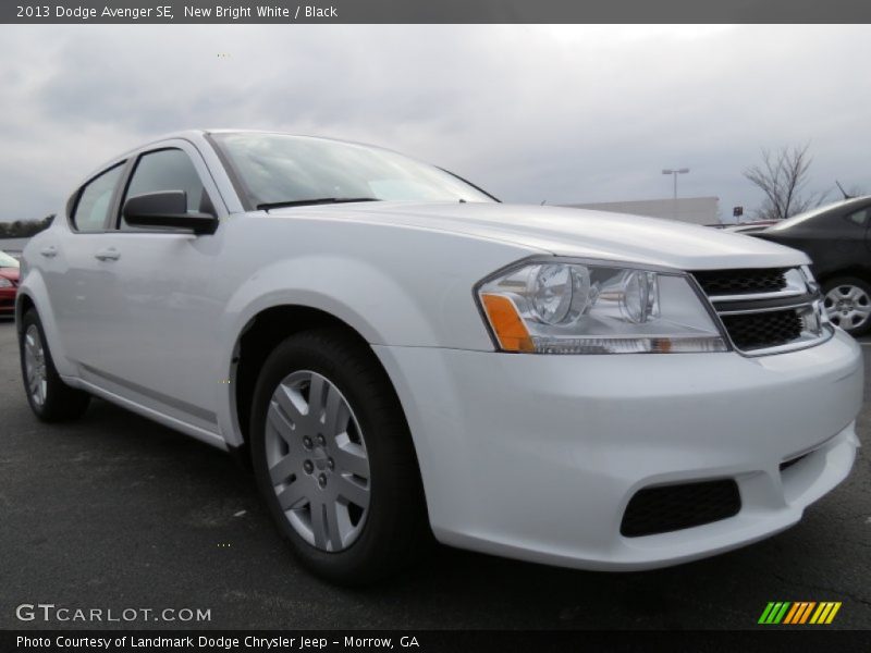 Front 3/4 View of 2013 Avenger SE