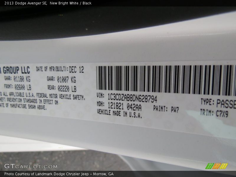 New Bright White / Black 2013 Dodge Avenger SE