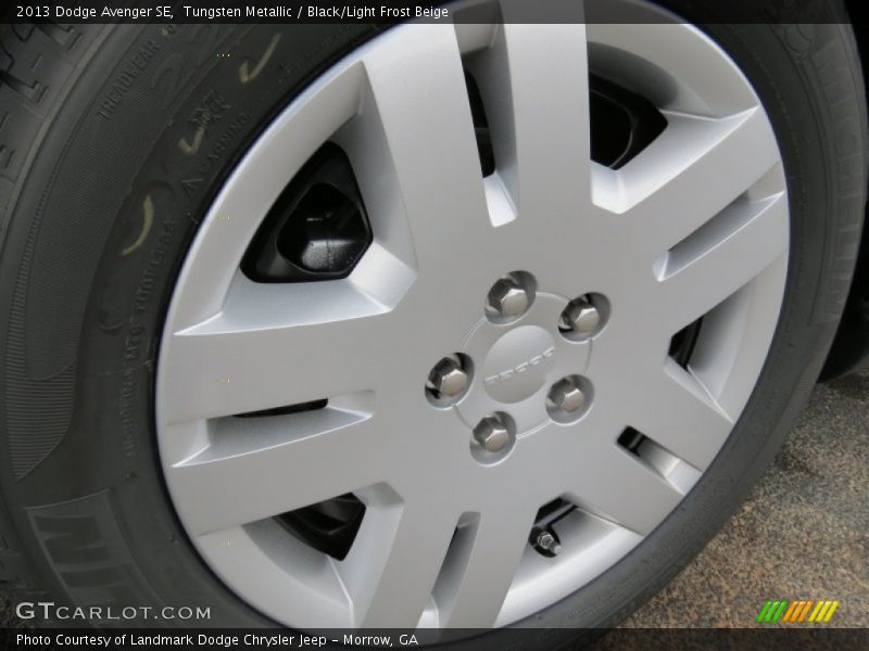 Tungsten Metallic / Black/Light Frost Beige 2013 Dodge Avenger SE