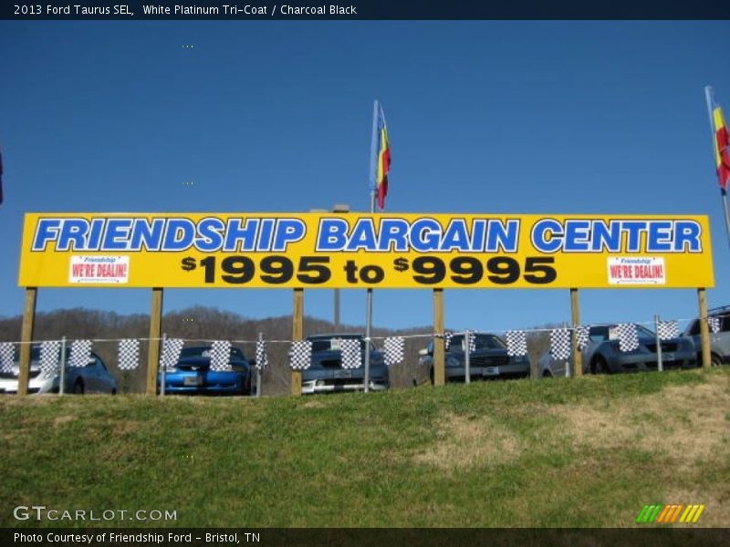 White Platinum Tri-Coat / Charcoal Black 2013 Ford Taurus SEL