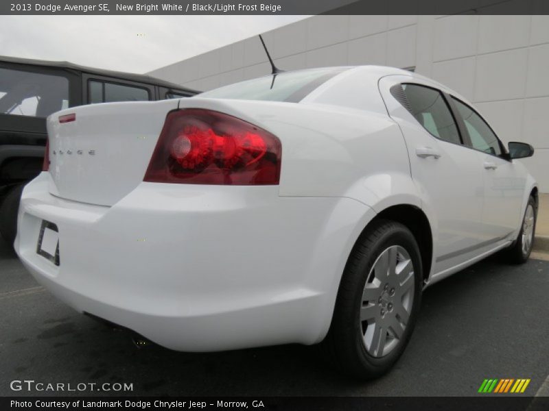 New Bright White / Black/Light Frost Beige 2013 Dodge Avenger SE