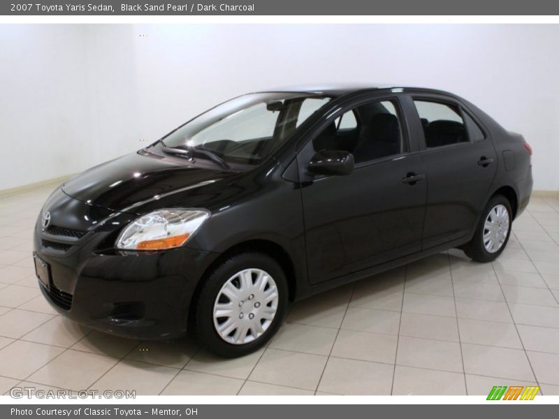 Front 3/4 View of 2007 Yaris Sedan