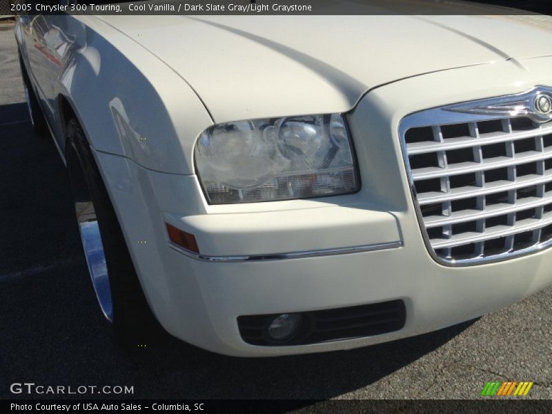 Cool Vanilla / Dark Slate Gray/Light Graystone 2005 Chrysler 300 Touring