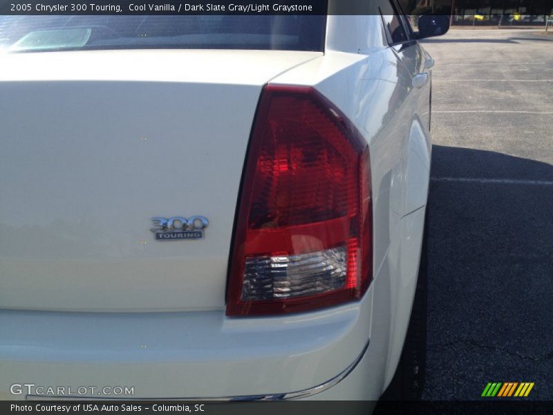 Cool Vanilla / Dark Slate Gray/Light Graystone 2005 Chrysler 300 Touring