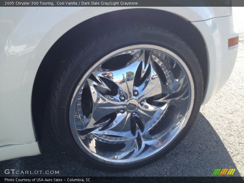 Cool Vanilla / Dark Slate Gray/Light Graystone 2005 Chrysler 300 Touring