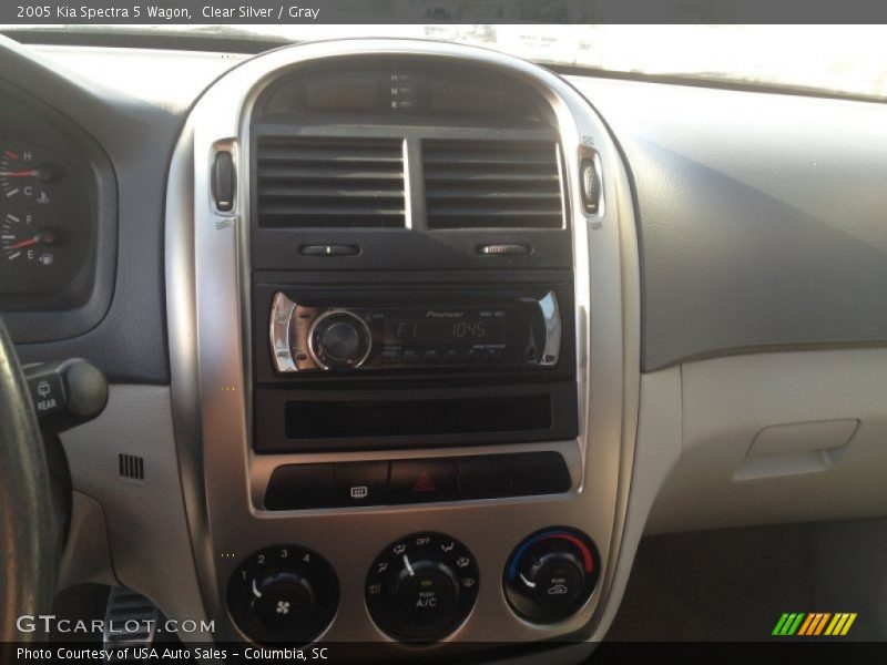 Clear Silver / Gray 2005 Kia Spectra 5 Wagon