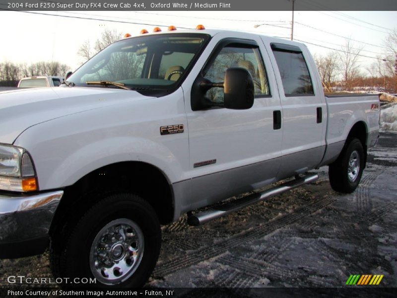 Oxford White / Medium Flint 2004 Ford F250 Super Duty FX4 Crew Cab 4x4