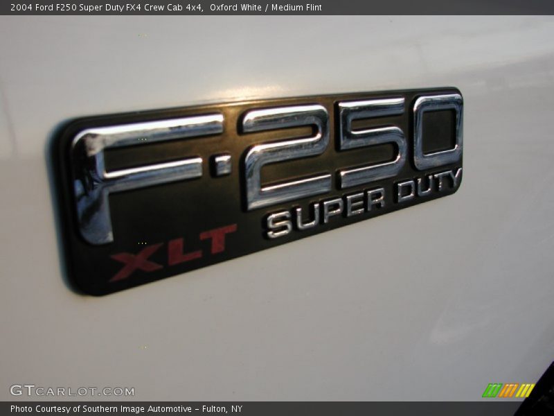 Oxford White / Medium Flint 2004 Ford F250 Super Duty FX4 Crew Cab 4x4
