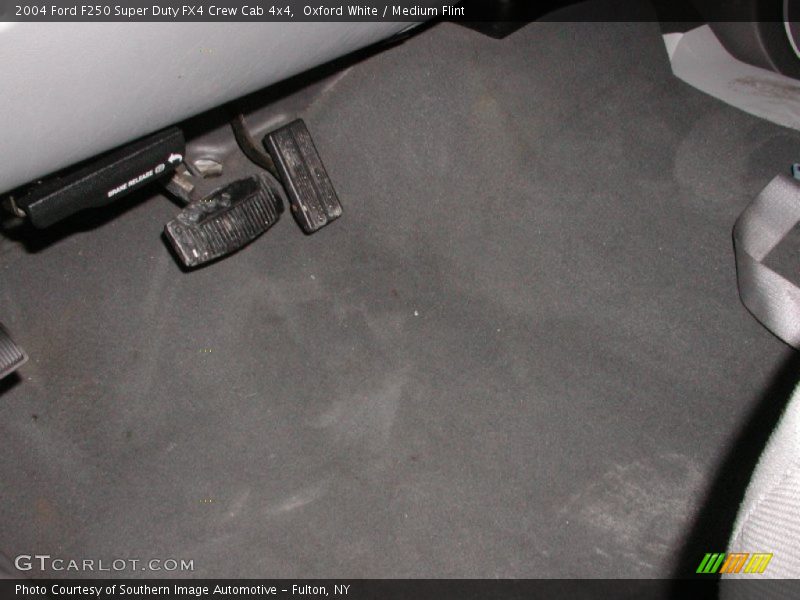 Oxford White / Medium Flint 2004 Ford F250 Super Duty FX4 Crew Cab 4x4