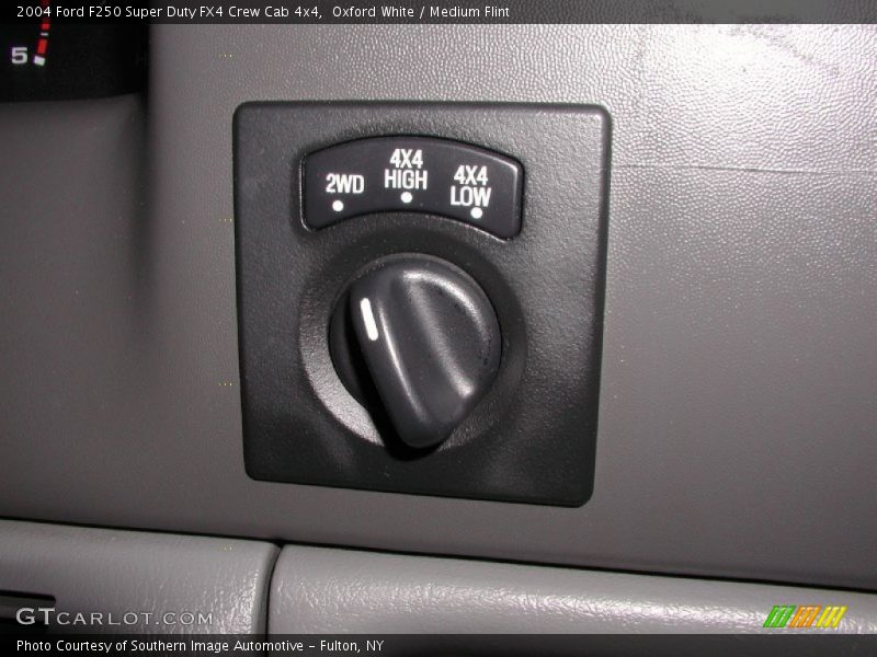 Oxford White / Medium Flint 2004 Ford F250 Super Duty FX4 Crew Cab 4x4