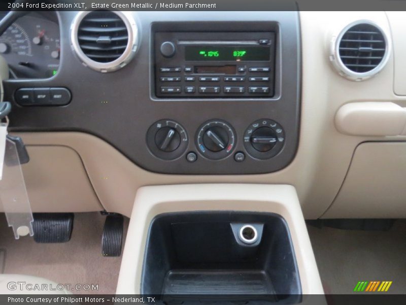 Estate Green Metallic / Medium Parchment 2004 Ford Expedition XLT