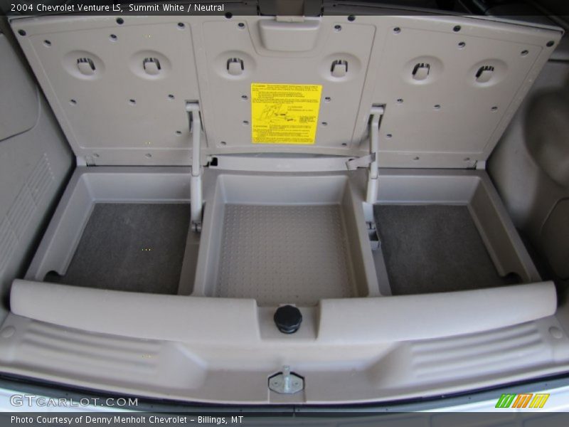  2004 Venture LS Trunk
