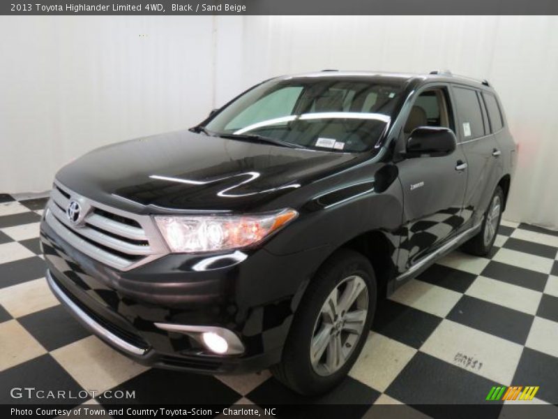 Front 3/4 View of 2013 Highlander Limited 4WD