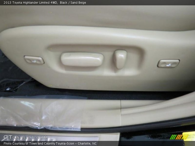 Black / Sand Beige 2013 Toyota Highlander Limited 4WD