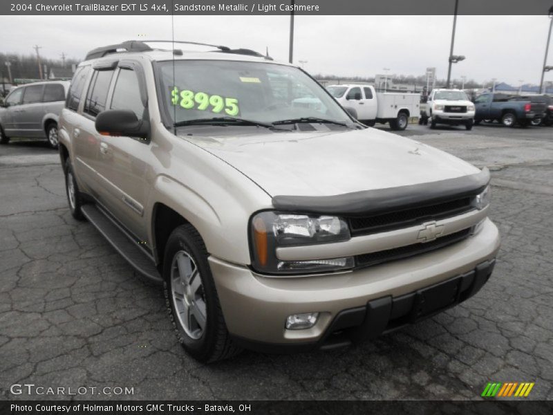 Front 3/4 View of 2004 TrailBlazer EXT LS 4x4